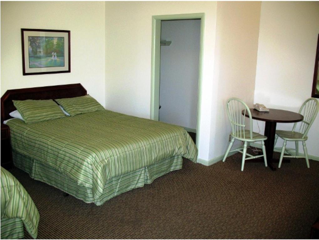 Golden West Motel Klamath Falls Exterior photo